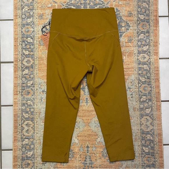 NWT Girlfriend Collective High Waist Capri Leggings Small Olive Green - Picture 3 of 9